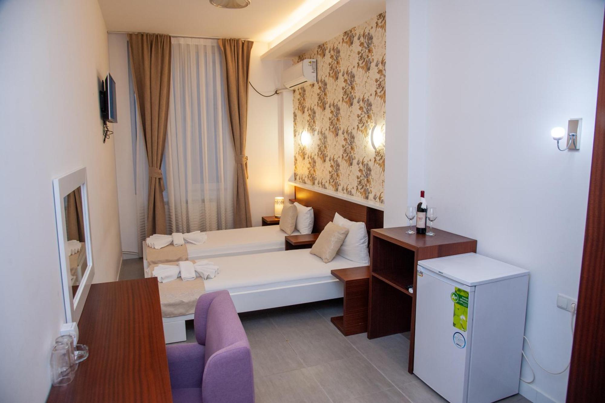 Hotel North City Titova Mitrovica Buitenkant foto