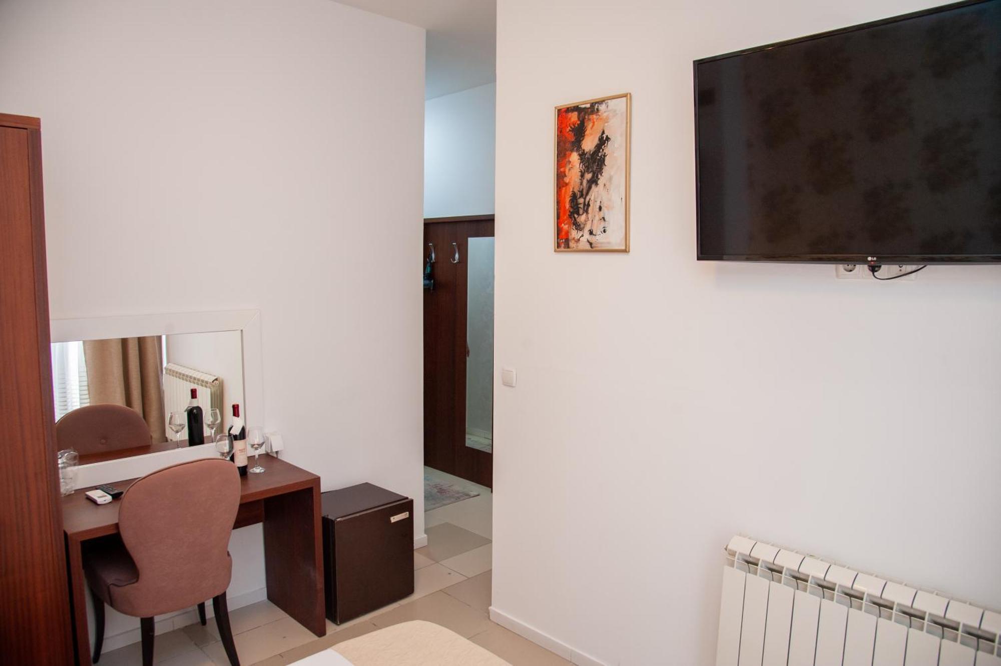 Hotel North City Titova Mitrovica Buitenkant foto