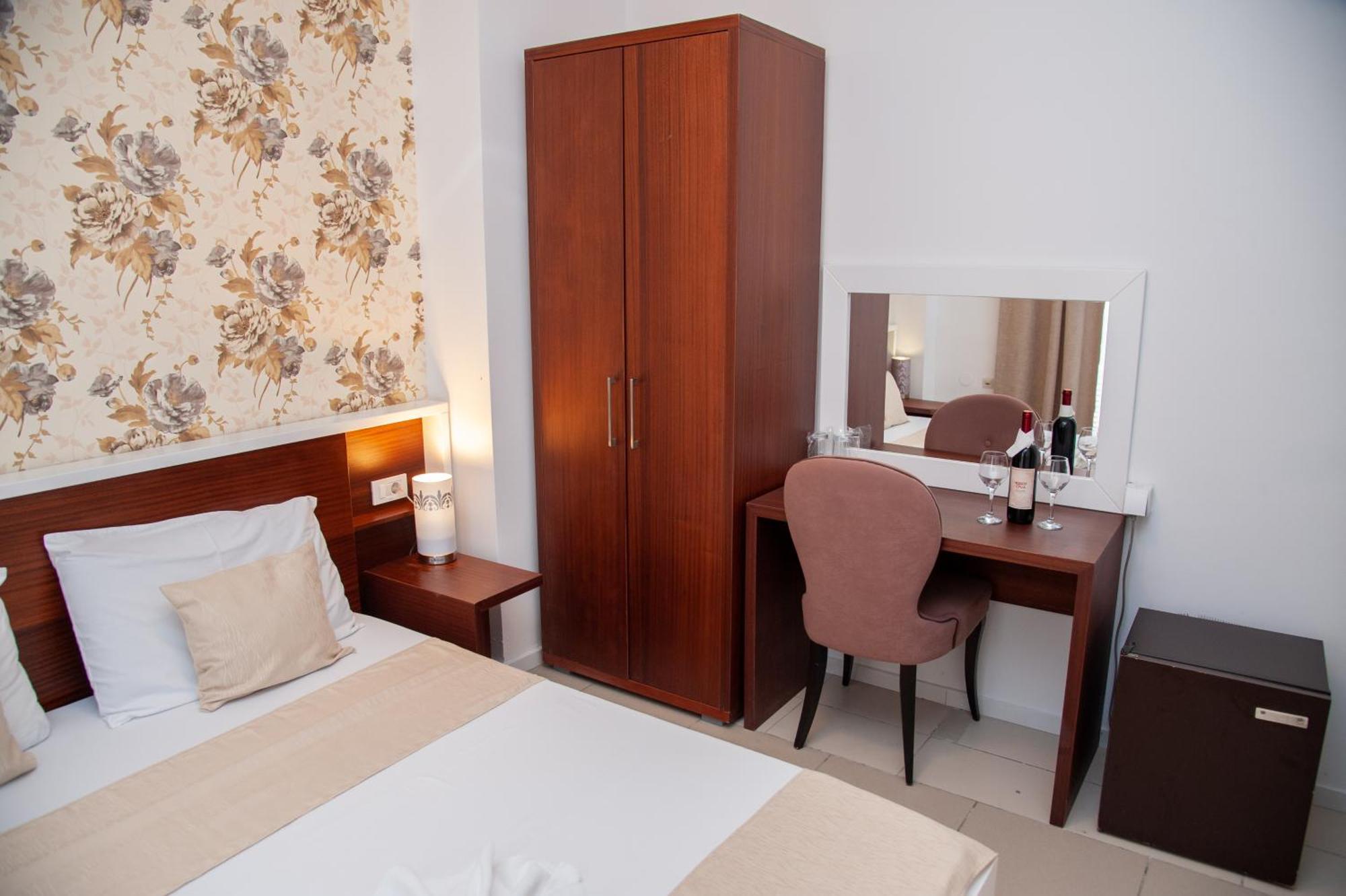 Hotel North City Titova Mitrovica Buitenkant foto